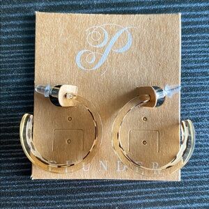 🤩 NEW- never worn 🤩Plunder Elegant Cheetah print Hoop Earrings